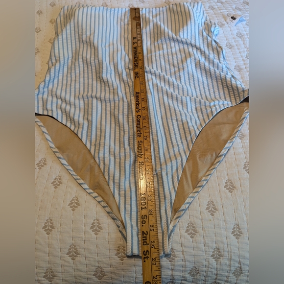 Striped blue and white one piece swimsuit old navy 3x - Picture 5 of 8